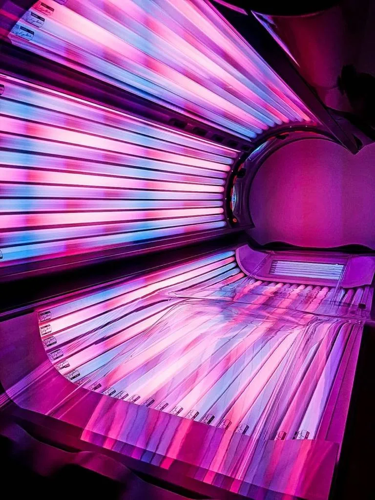 Interno lettino solare UV rosa
